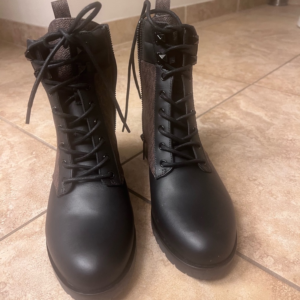 Women's Black and Brown Lace-Up Boots